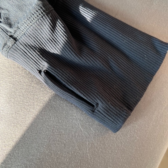 Lululemon woman’s blue jacket size 6 - Picture 2 of 4